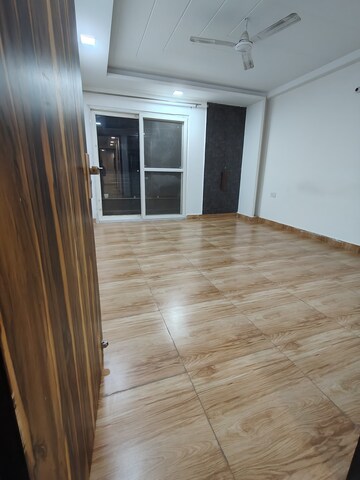 Room in 3 BHK Apartment at Chattarpur – for Rent