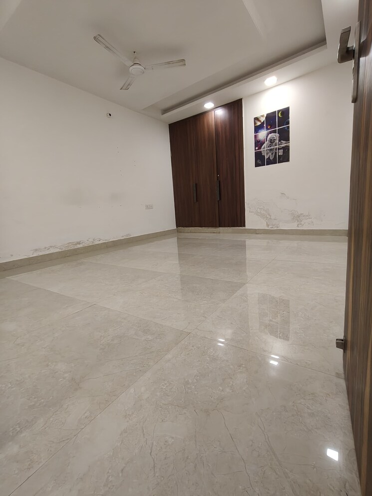 Room, chattarpur 3 Bedroom 153 Sq.Yd. Apartment In Chattarpur Delhi 8555699
