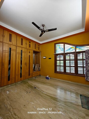 Room in 4 BHK Independent House at Hsr Layout – for Rent