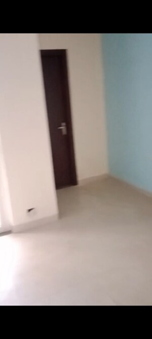 Room in 3 BHK Builder Floor at BPTP District 3, Sector 85 – for Sale