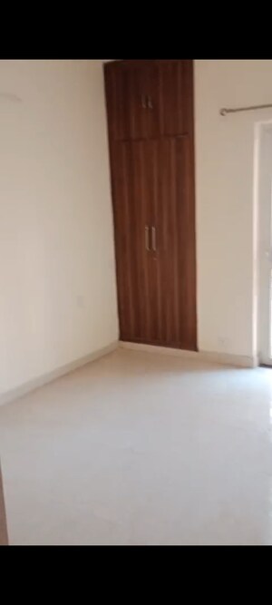 Room in 3 BHK Builder Floor at BPTP District 3, Sector 85 – for Sale