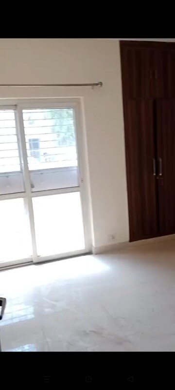 Room in 3 BHK Builder Floor at BPTP District 3, Sector 85 – for Sale