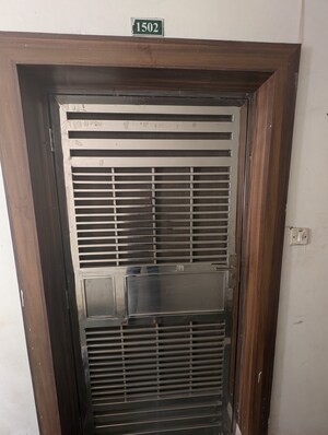 Room in 3.5 BHK Apartment at Jaypee Greens Klassic Heights, Sector 134 – for Sale