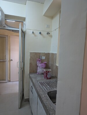 Bathroom in 3.5 BHK Apartment at Jaypee Greens Klassic Heights, Sector 134 – for Sale