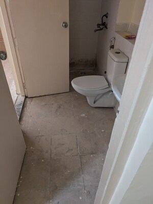 Bathroom in 3.5 BHK Apartment at Jaypee Greens Klassic Heights, Sector 134 – for Sale