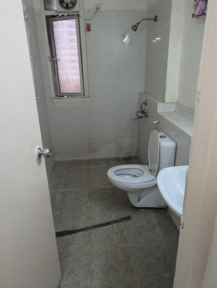 Bathroom, jaypee-greens-klassic-heights 3.5 Bedroom 1650 Sq.Ft. Apartment In Sector 134 Noida 8555736