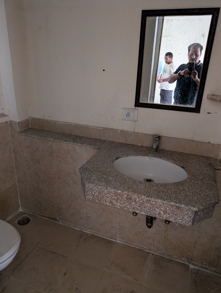 Bathroom, jaypee-greens-klassic-heights 3.5 Bedroom 1650 Sq.Ft. Apartment In Sector 134 Noida 8555736