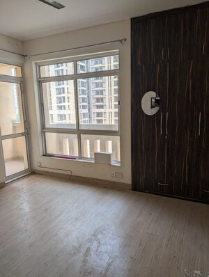 Room in 3.5 BHK Apartment at Jaypee Greens Klassic Heights, Sector 134 – for Sale