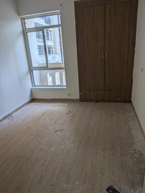 Room in 3.5 BHK Apartment at Jaypee Greens Klassic Heights, Sector 134 – for Sale