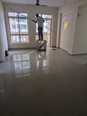 Room in 3.5 BHK Apartment at Jaypee Greens Klassic Heights, Sector 134 – for Sale