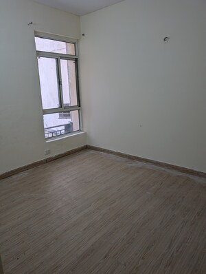 Room in 3.5 BHK Apartment at Jaypee Greens Klassic Heights, Sector 134 – for Sale