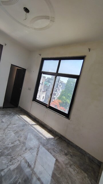 Room in 2 BHK Builder Floor at Dwarka Mor – for Rent