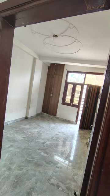 Room in 2 BHK Builder Floor at Dwarka Mor – for Rent