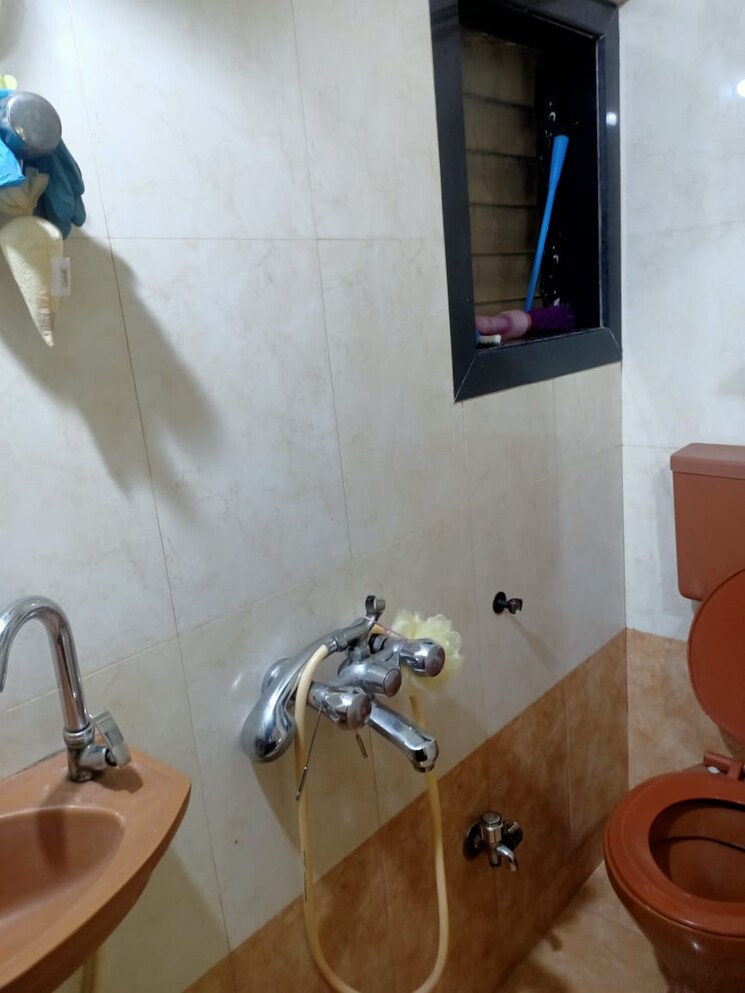 Bathroom, goregaon west 2 Bedroom 414 Sq.Ft. Apartment In Goregaon West Mumbai 8556140