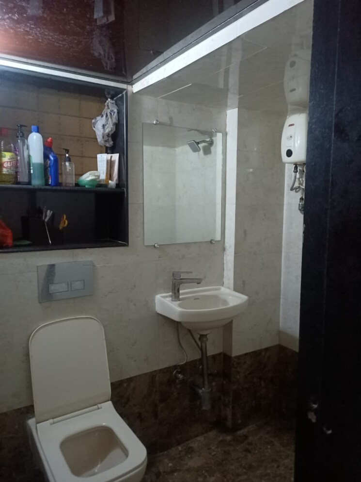 Bathroom, goregaon west 2 Bedroom 414 Sq.Ft. Apartment In Goregaon West Mumbai 8556140