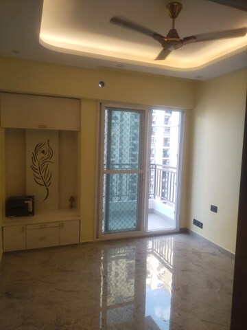 2 BHK Apartment For Rent in Gaur City 2 - 12th Avenue, Sector 16c Greater Noida