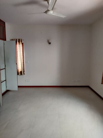 Room in 4 BHK Independent House at Hsr Layout – for Rent
