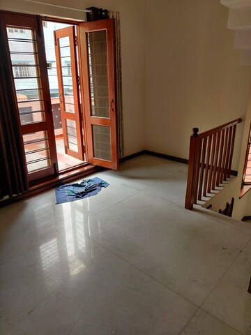 Room in 4 BHK Independent House at Hsr Layout – for Rent