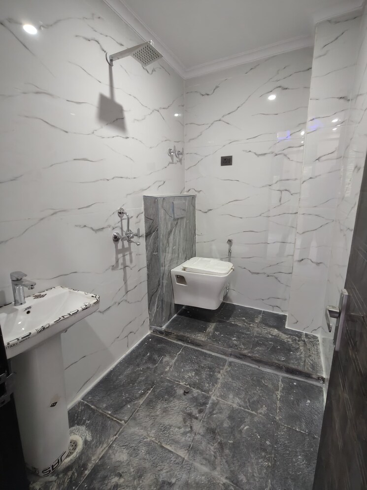 Bathroom, chattarpur 3 Bedroom 146 Sq.Yd. Apartment In Chattarpur Delhi 8556897