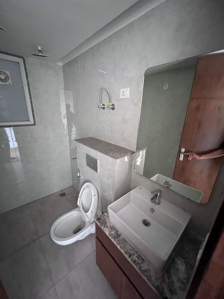 Bathroom, dera mandi 3 Bedroom 1345 Sq.Ft. Builder Floor In Dera Mandi Delhi 8557205