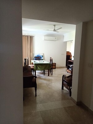 Room in 4 BHK Apartment at DLF Park Place, Sector 54 – for Sale