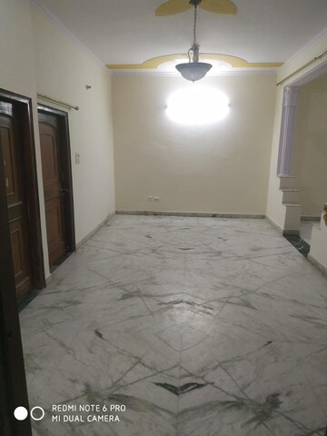 Room in 3 BHK Builder Floor at Sector 21d – for Rent
