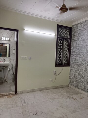 Room in 3 BHK Apartment at Khirki Extension – for Rent