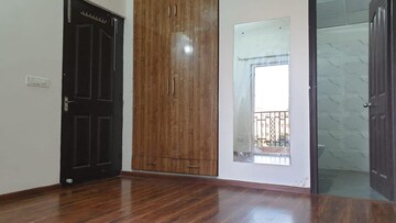 Room in 3.5 BHK Apartment at Omaxe Waterscapes, Gomti Nagar – for Rent