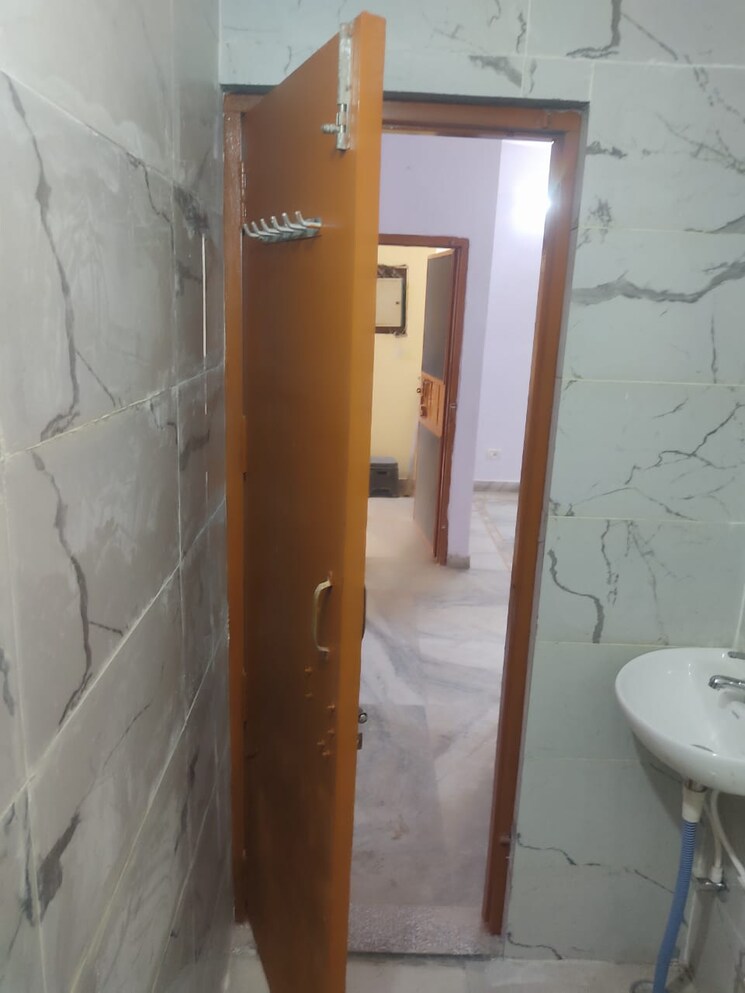 Bathroom, unitech-arcadia 2 Bedroom 1400 Sq.Ft. Builder Floor In South City 2 Gurgaon 8558044