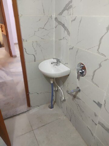 Bathroom in 3 BHK Builder Floor at Unitech Arcadia, South City 2 – for Rent