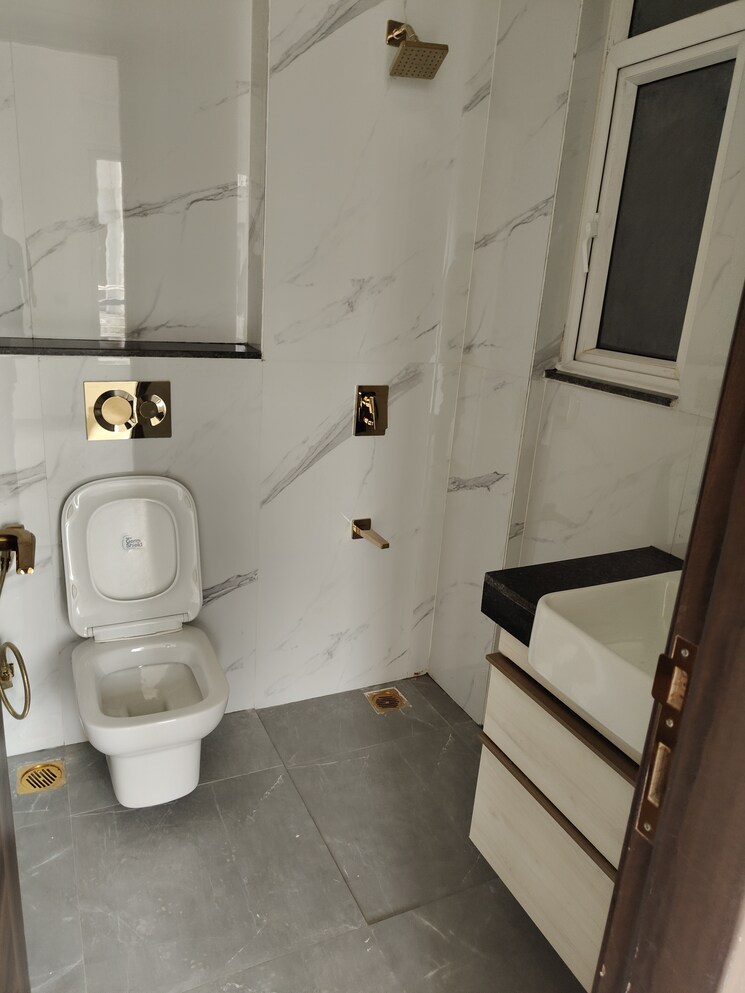 Bathroom, smart-world-orchard 3 Bedroom 1680 Sq.Ft. Apartment In Sector 61 Gurgaon 8558345