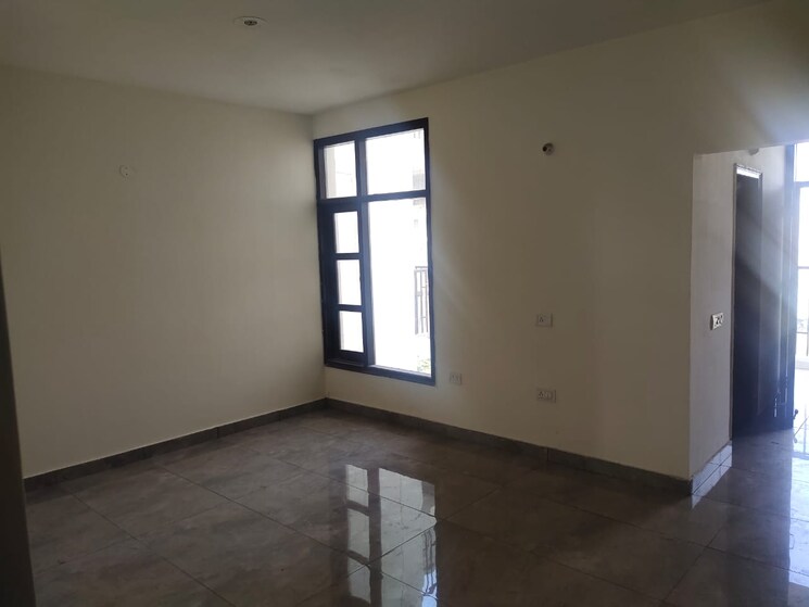 Room, ambala highway 3 Bedroom 140 Sq.Yd. Apartment In Ambala Highway Zirakpur 8558391