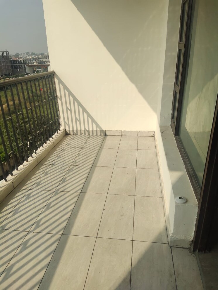 Balcony, ambala highway 3 Bedroom 140 Sq.Yd. Apartment In Ambala Highway Zirakpur 8558391