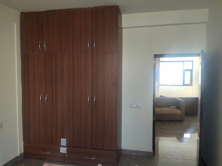 Room, ambala highway 3 Bedroom 140 Sq.Yd. Apartment In Ambala Highway Zirakpur 8558391