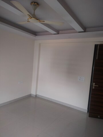 Room in 3 BHK Builder Floor at Sushant Lok 3, Sector 57 – for Rent