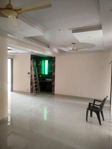Room in 3 BHK Builder Floor at Sushant Lok 3, Sector 57 – for Rent