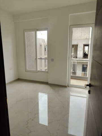 Room in 3 BHK Apartment at Smart World Orchard, Sector 61 – for Sale