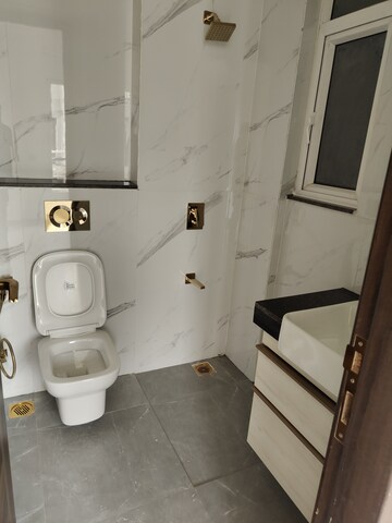 Bathroom in 3 BHK Apartment at Smart World Orchard, Sector 61 – for Rent