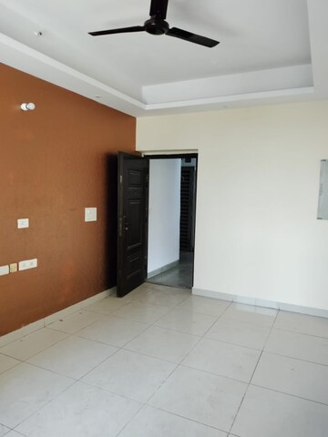 Room in 3 BHK Apartment at Indrapuram – for Rent