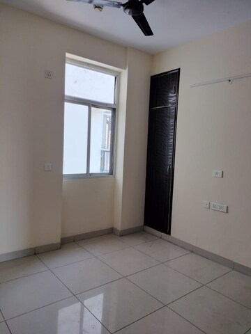 Room in 3 BHK Apartment at Indrapuram – for Rent