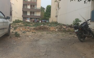 Plot For Sale in Sector 57