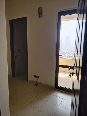 Room in 3 BHK Apartment at Unitech Fresco, Sector 50 – for Rent