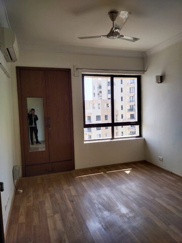 Room in 3 BHK Apartment at Unitech Fresco, Sector 50 – for Rent