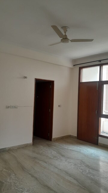 Room in 3 BHK Builder Floor at Unitech South City II, Sector 50 – for Rent