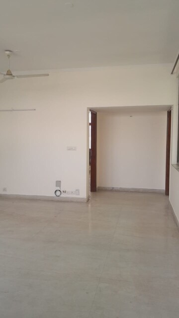 Room in 3 BHK Builder Floor at Unitech South City II, Sector 50 – for Rent