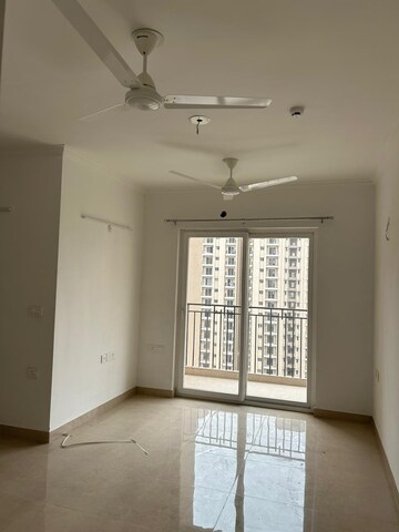 Room in 3.5 BHK Apartment at ATS Happy Trails, Sector 10 Greater Noida – for Sale