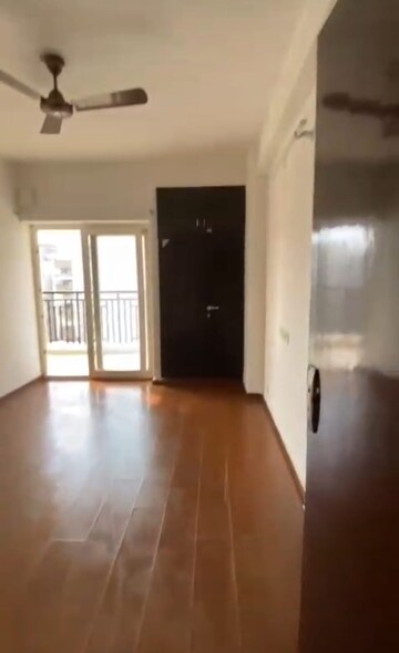Room in 3 BHK Apartment at Tech Zone 4 Greater Noida – for Sale