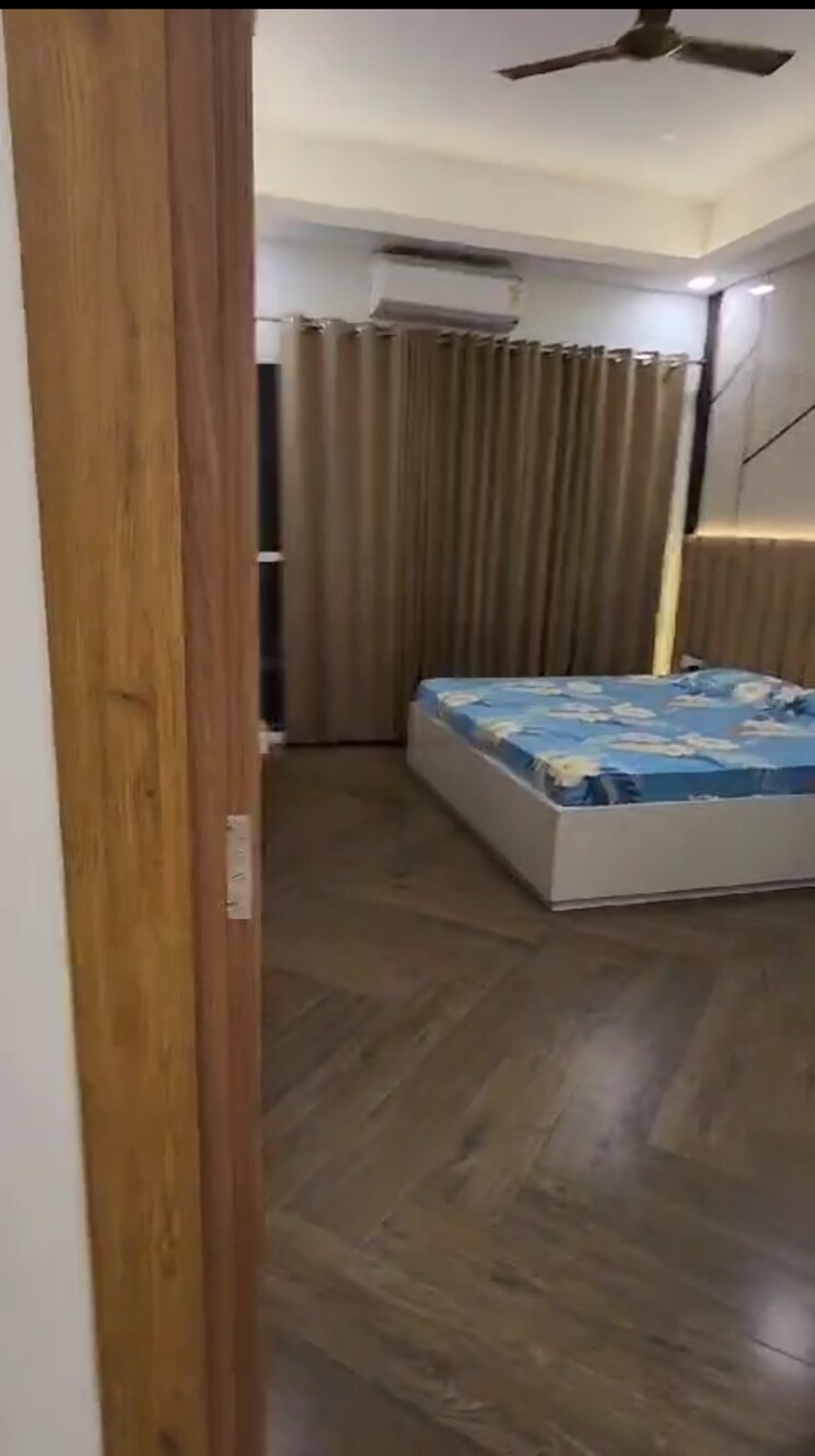 Bedroom, uchdpl-veridia-oakwood-enclave 4 Bedroom 2385 Sq.Ft. Apartment In Wave City Ghaziabad 8558641