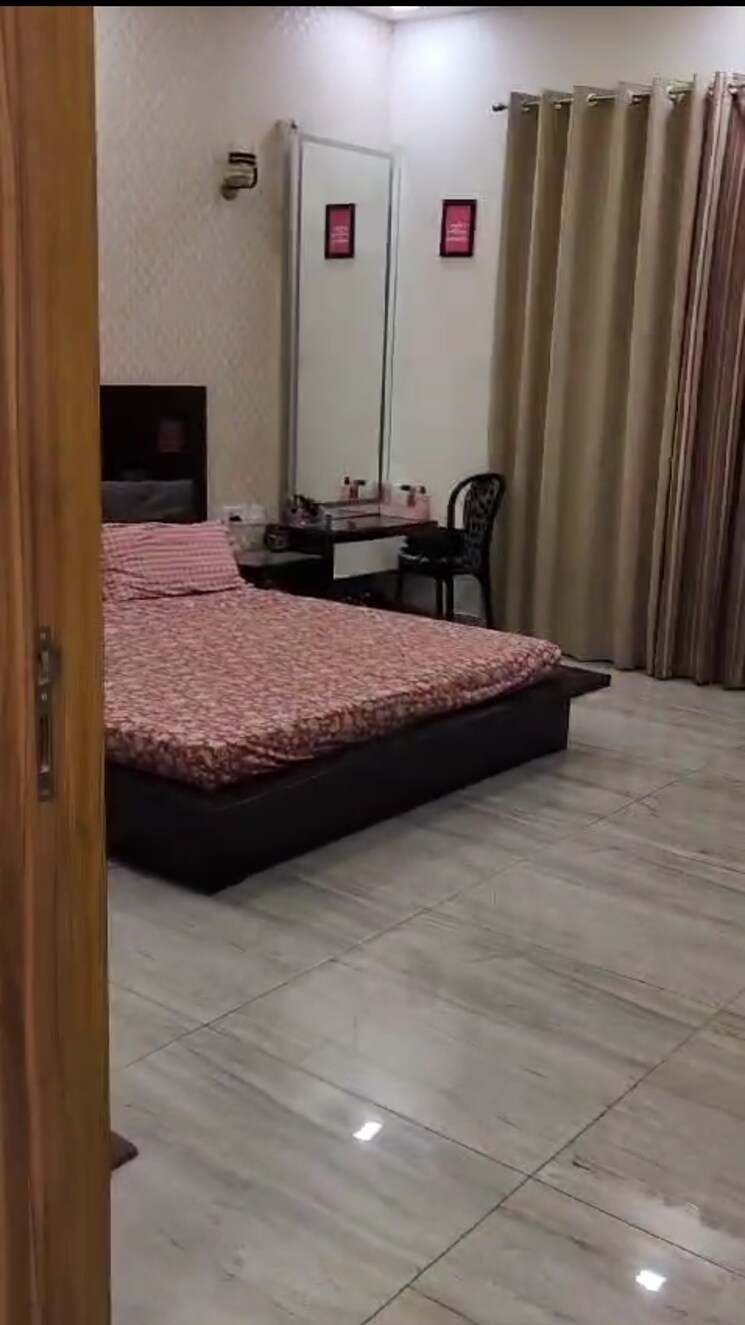 Bedroom, uchdpl-veridia-oakwood-enclave 4 Bedroom 2385 Sq.Ft. Apartment In Wave City Ghaziabad 8558641
