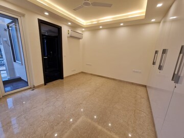 Room in 4 BHK Builder Floor at Veera Safdarjung Enclave, Safdarjang Enclave – for Rent